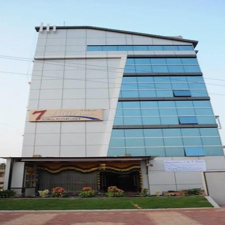 7 Hills Inn Tirupati Extérieur photo